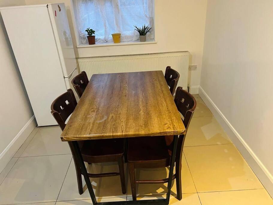 Appartement Room In Wembley Londres